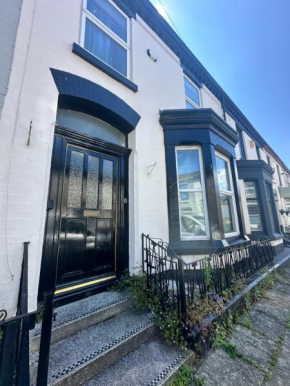Modern 5 Bedroom House Near Lark Lane